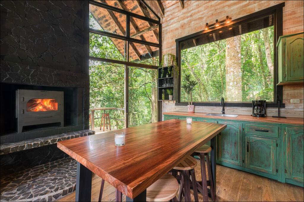 Unicorn Lodge: Direct Riverfront : Unique Experience San Gerardo de Dota Extérieur photo